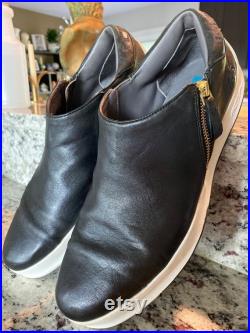 John Fluevog Men s size 12 Black Leather zippered Loafer, casual slip on shoes